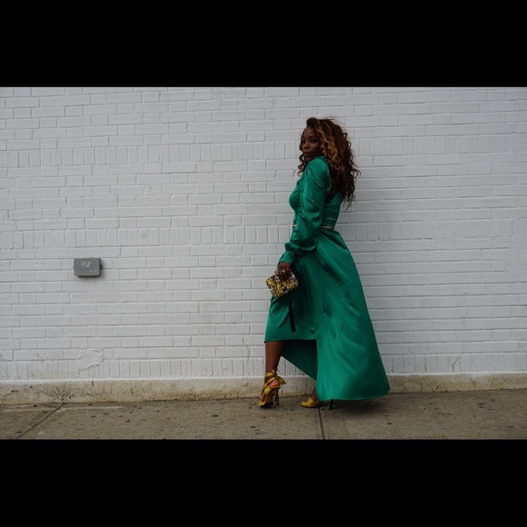Green long sleeve dress. Wore only once - Picture 2 of 3